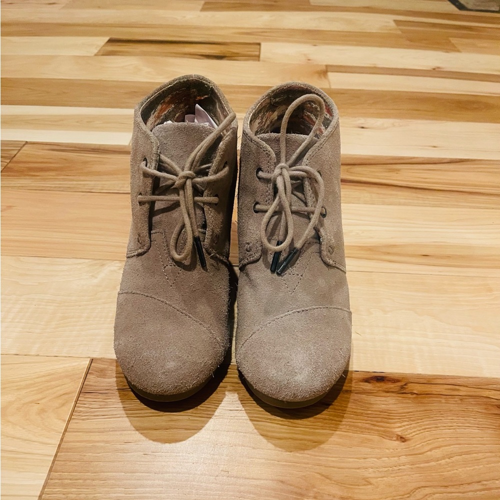 Toms Suede Women's Lace Up Tan Boots